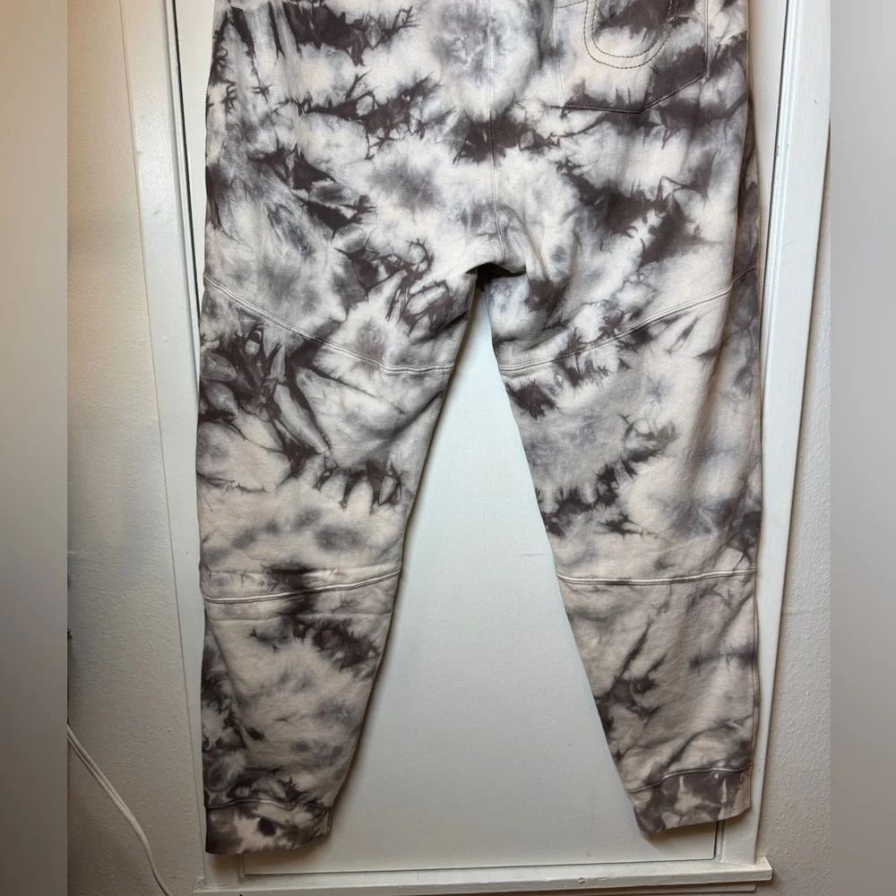 NWT True Religion Men’s Gilden Beige White Cream Tie Dye Jogger Pants Size XL